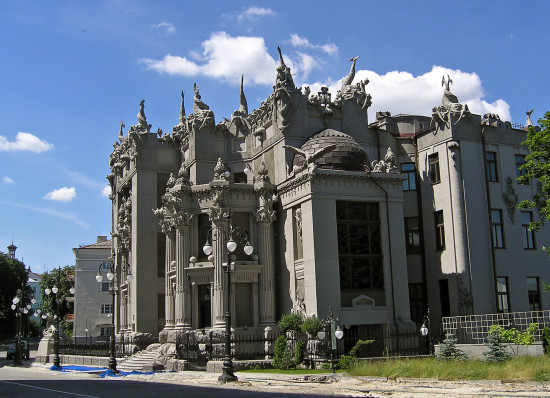 House with Chimaeras RU 550x398 Киев