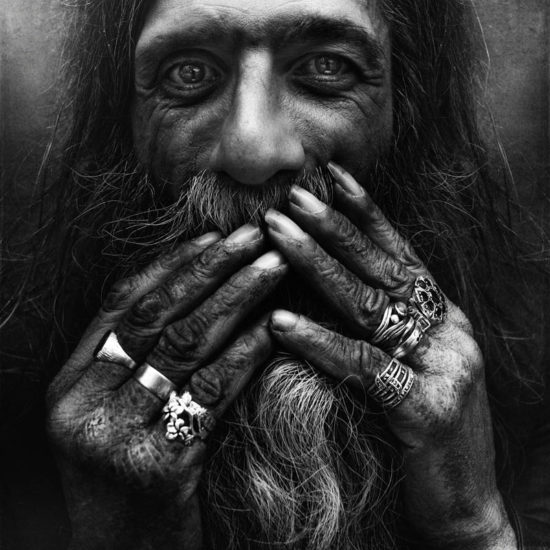 homeless black and white portraits lee jeffries 43 550x550 Самое плохое в бедности – это то, что она заставляет говорить неправду