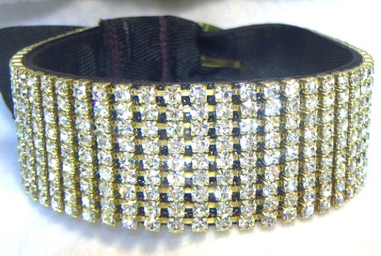 rhinestone diamond radiance dog collar 78 p 550x369 А в Африке дети голодают!