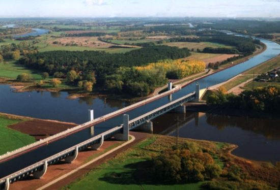 magdeburg water bridge7 550x374 Магдебургский водный мост