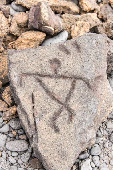 02 Petroglyph 367x550 Гавайские петроглифы   рисунки на камнях