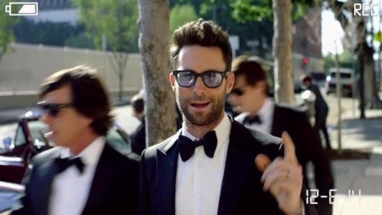 maroon 5 sugar video 550x309 А вы хотели бы такой свадебный подарок?