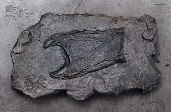 1   Surfrider Foundation   Fossil 550x359 Экологическая реклама