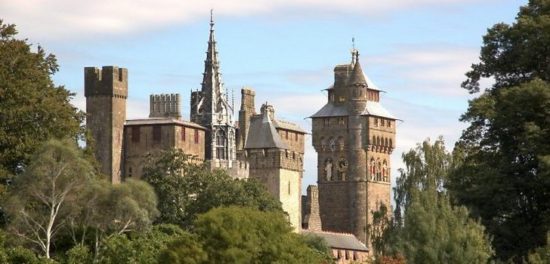 cardiff castle cardiff wales 46171709 550x264 Настоящие замки Британии (2)