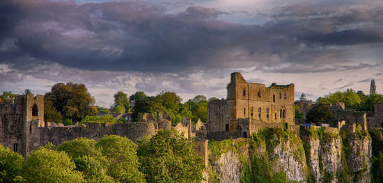 chepstow castle monmouthshire wales 46171757 550x264 Настоящие замки Британии (2)