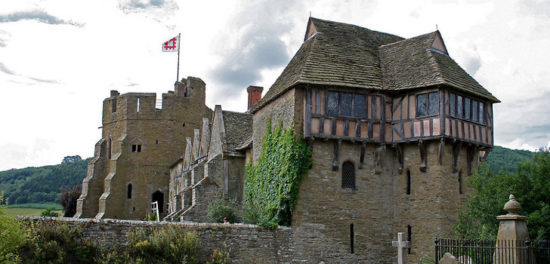 stokesay castle shropshire england 46171665 550x264 Настоящие замки Британии