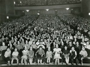 A%20meeting%20of%20the%20Mickey%20Mouse%20Club Галерея